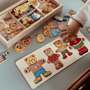 Holz-Anziehpuzzle Bär mit 100 Outfits – Buchenholz, Aufbewahrungsbox, ab 2 Jahren | Steckpuzzle