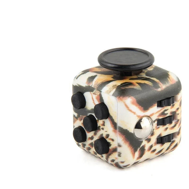 Fidget Cube mit 6 taktilen Seiten – leise Klickknöpfe, Stahlkugel, Taschenformat | Handspielzeug