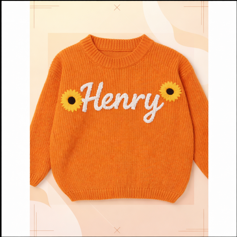 Pullover mit Namen und Tannenbaumprint – bestickt, Baumwolle, Rundhals | Weihnachtspulli Baby