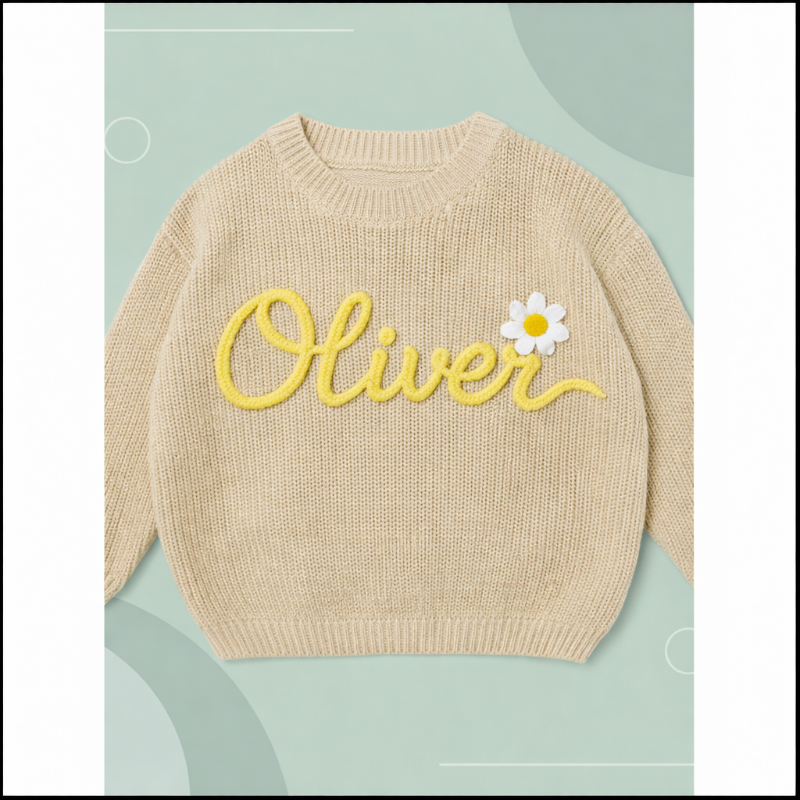 Pullover mit Namen und Tannenbaumprint – bestickt, Baumwolle, Rundhals | Weihnachtspulli Baby