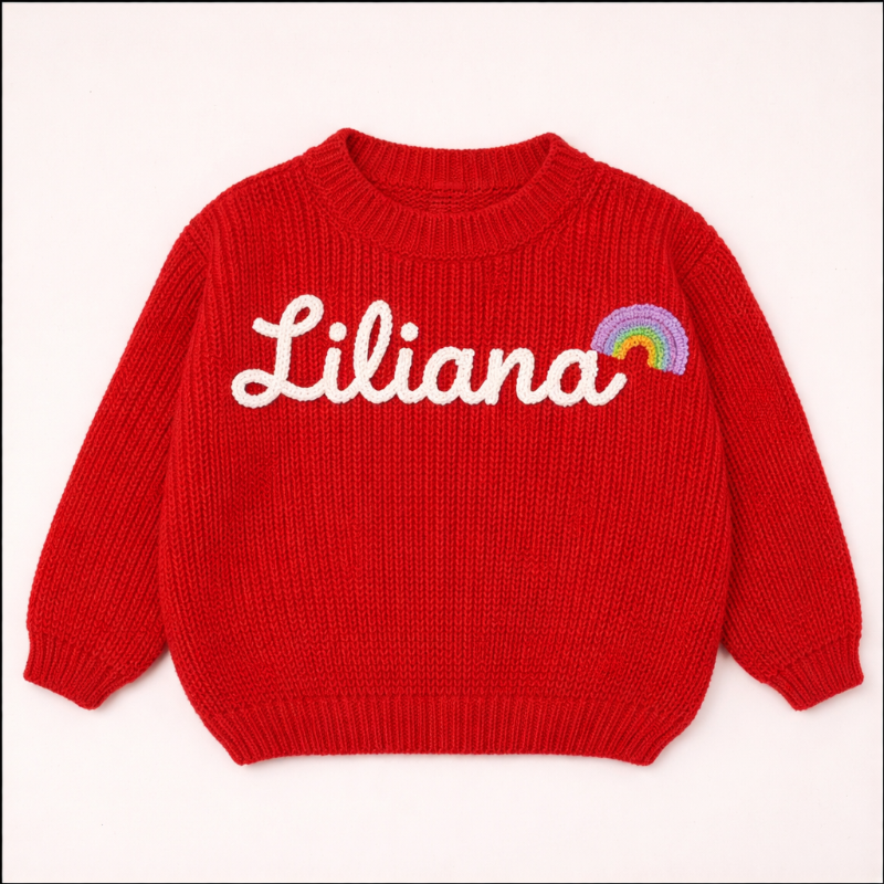 Pullover mit Namen und Tannenbaumprint – bestickt, Baumwolle, Rundhals | Weihnachtspulli Baby