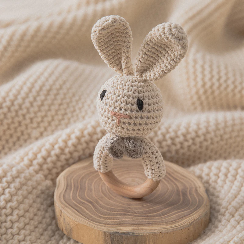 Gehäkelte Rassel mit Holzring Tierfigur – weiches Textil, griffig | Babyspielzeug Geschenk