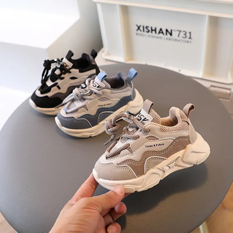 Leichte Kindersneaker mit Griffsohle – Mesh, elastische Schnürsenkel, unisex | Kleinkindschuhe