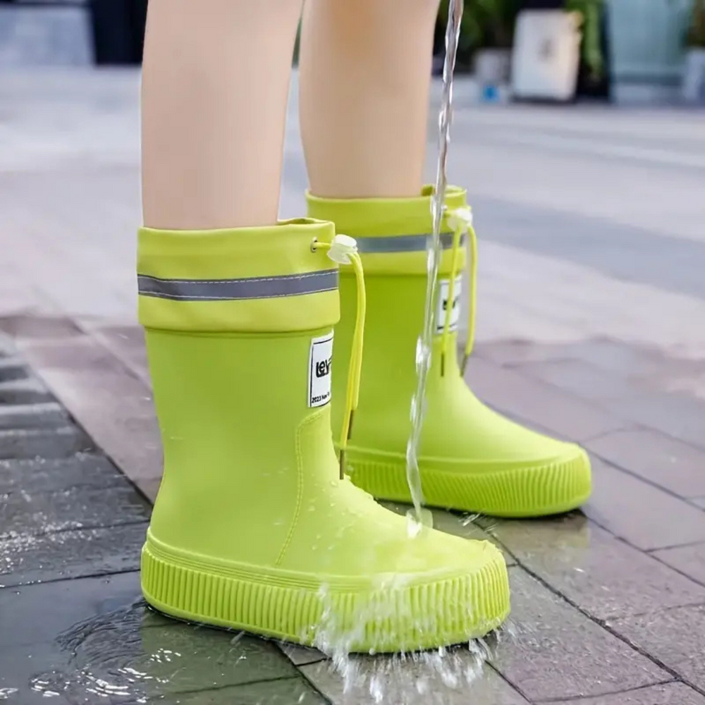 Kinderregenstiefel Wasserdicht mit Rutschfester Sohle | AquaStride LumoKids Sicher & Bequem