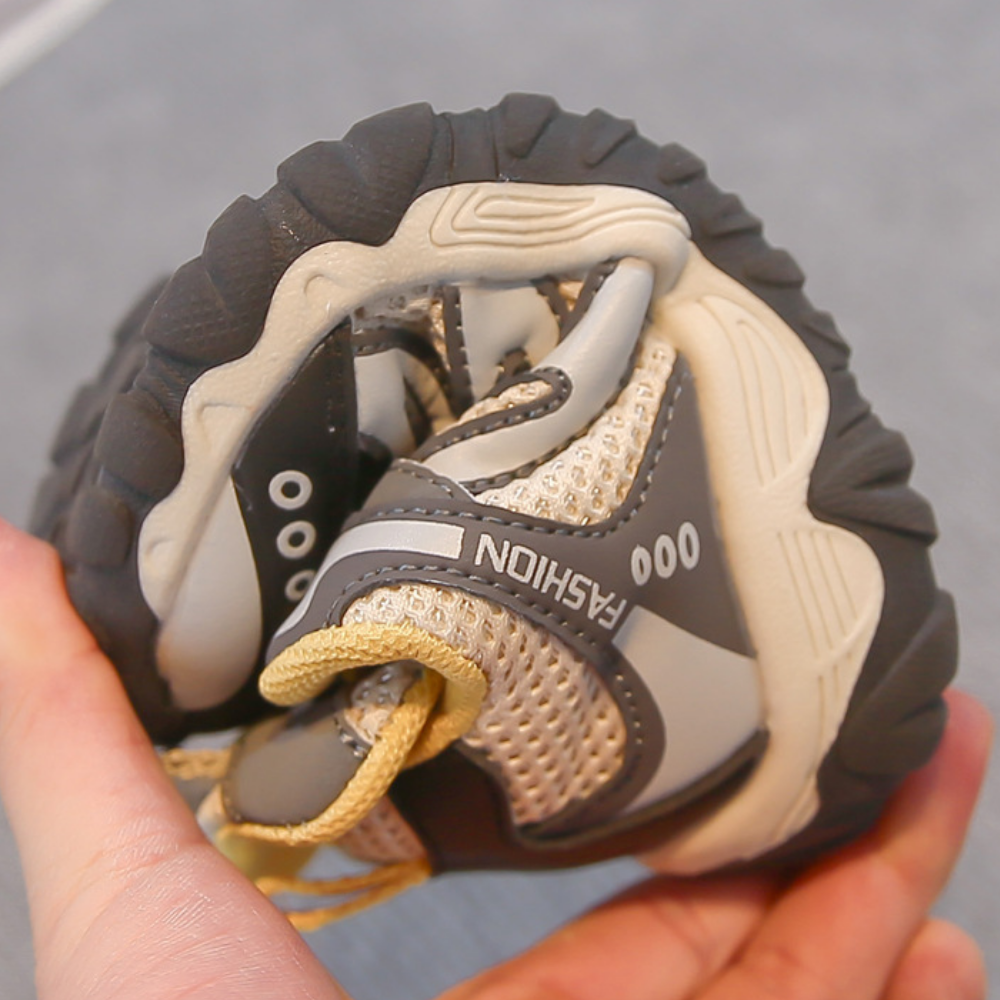 Kindersneaker aus Mesh mit rutschfester Sohle – Gummizug, verstärkte Spitze | Sportschuhe