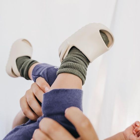 SunnyStep Kinder Sandalen – Bequeme und Verstellbare Sandalen für Outdoor-Abenteuer