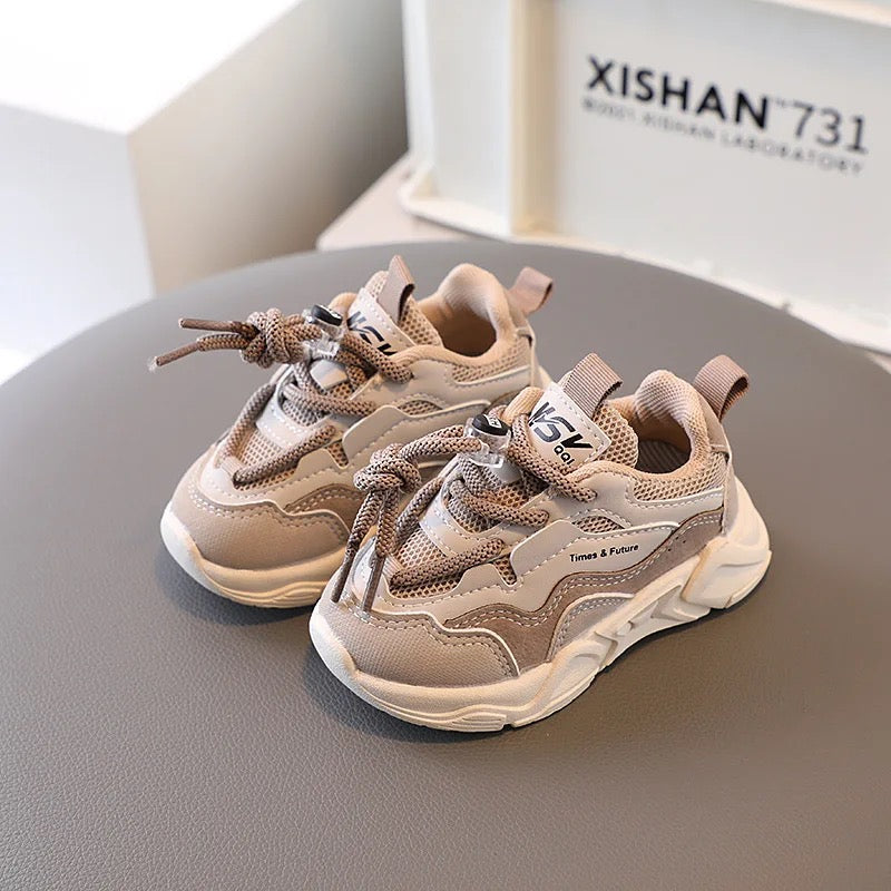 Leichte Kindersneaker mit Griffsohle – Mesh, elastische Schnürsenkel, unisex | Kleinkindschuhe