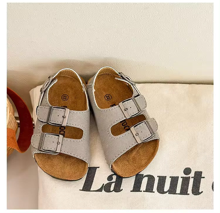 Off-White Kinderslipper – Größe 22-30 | Komfortabel & Leicht | Stabiles Fußbett & Antirutschsohle