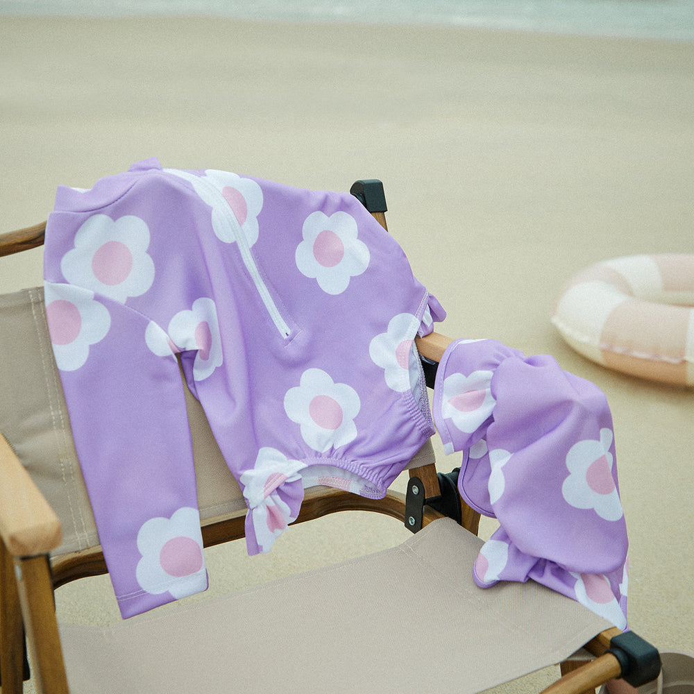 LilaBloom Bade-Set für Baby Mädchen | UV-Schutz | Badeeinteiler & Hut | Blumenprint | 6–24 Monate