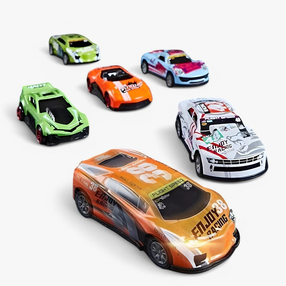 Spielzeug-Autotransporter mit 6 Rennautos – Ladefunktion, ohne Batterien | Lkw