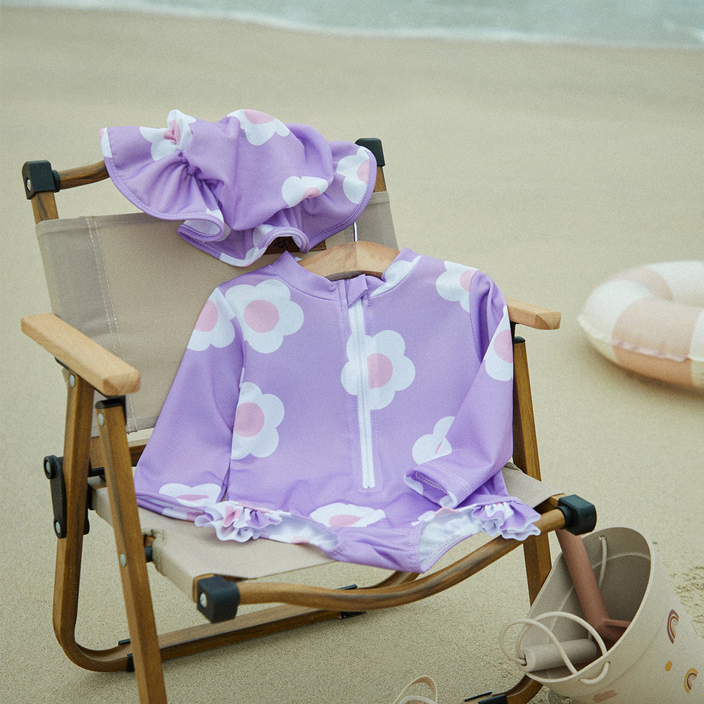 LilaBloom Bade-Set für Baby Mädchen | UV-Schutz | Badeeinteiler & Hut | Blumenprint | 6–24 Monate