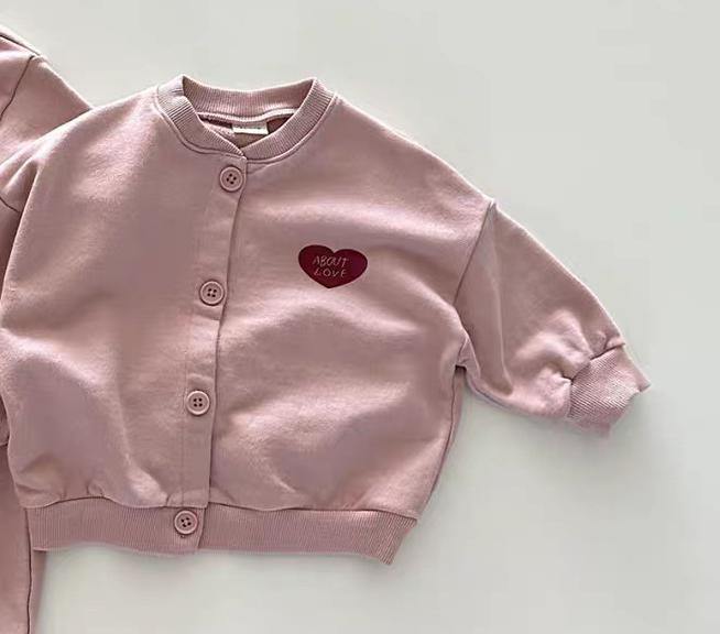 Babyjäckchen mit Herz – Weiche Strickjacke mit Knopfleiste – Unisex Kinderbekleidung (6 Monate – 3 Jahre)