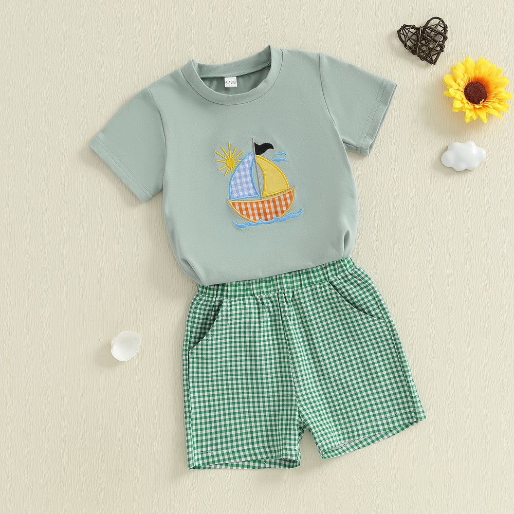 SailAway Sommer-Set Jungen | T-Shirt mit Segelboot & Grüner Karoshorts | Baumwolle & Polyester | 6 Mon.–4 Jahre | Sommer-Outfit für Kleinkinder