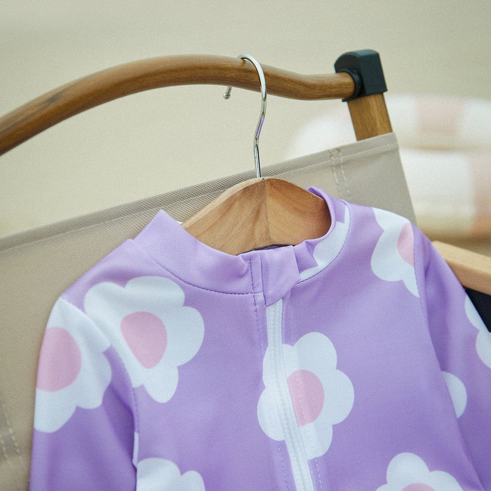 LilaBloom Bade-Set für Baby Mädchen | UV-Schutz | Badeeinteiler & Hut | Blumenprint | 6–24 Monate