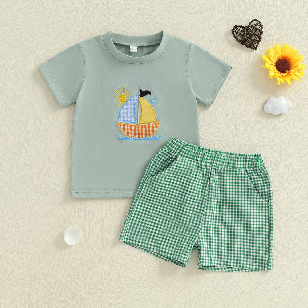 SailAway Sommer-Set Jungen | T-Shirt mit Segelboot & Grüner Karoshorts | Baumwolle & Polyester | 6 Mon.–4 Jahre | Sommer-Outfit für Kleinkinder