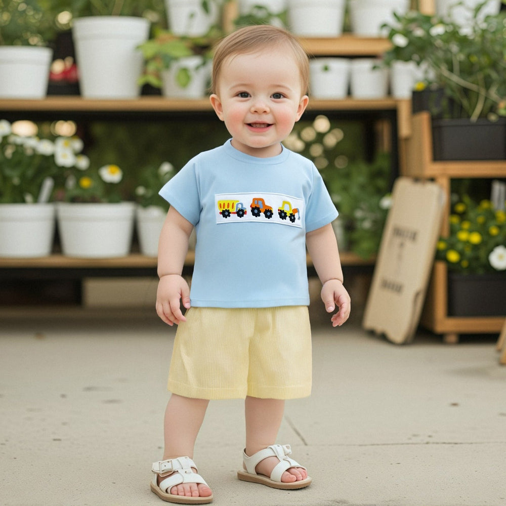 MiniMachines Sommer-Set Jungen | T-Shirt mit Baufahrzeugen & Gestreifte Gelbe Shorts | Baumwolle & Polyester | 0–4 Jahre | Bequemes Sommeroutfit