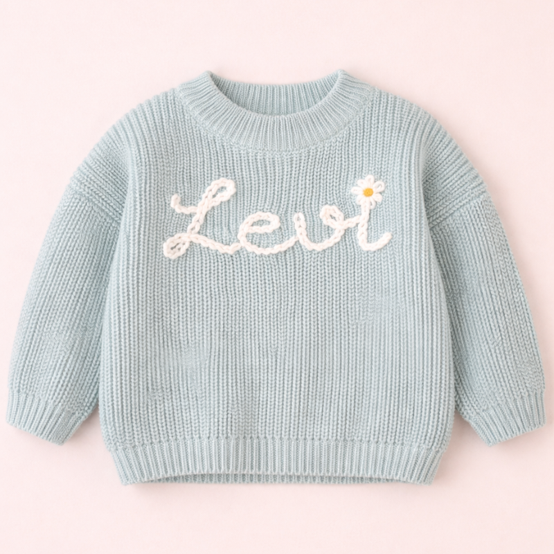 Pullover mit Namen und Tannenbaumprint – bestickt, Baumwolle, Rundhals | Weihnachtspulli Baby