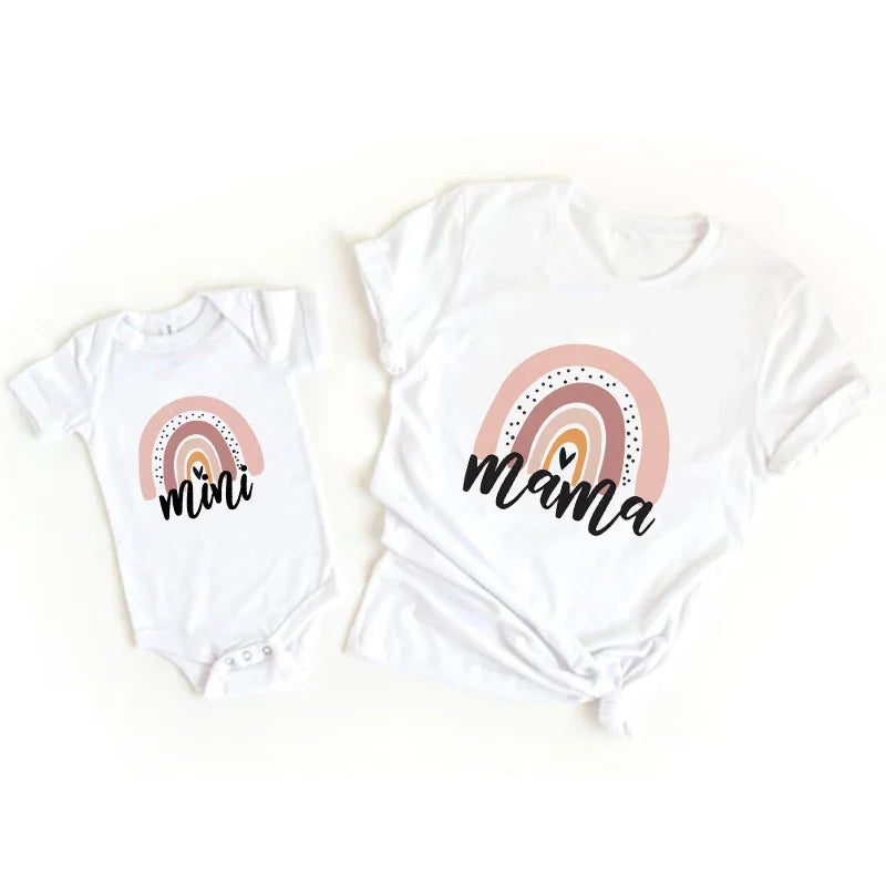 Mama & Tochter Matching Set – Shirt & Strampler Outfit | Regenbogen Print