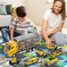 Spielzeug-LKW mit 6 Fahrzeugen, Licht und Sound – Staufächer, Klapprampe | Transporter-Truck