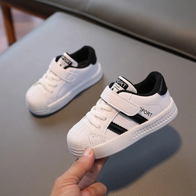 Sneaker für Kinder mit rutschfester Sohle – Klettverschluss, atmungsaktiv | Outdoorschuhe