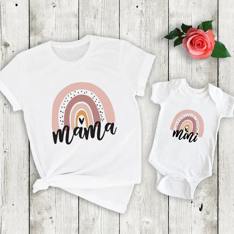 Mama & Tochter Matching Set – Shirt & Strampler Outfit | Regenbogen Print