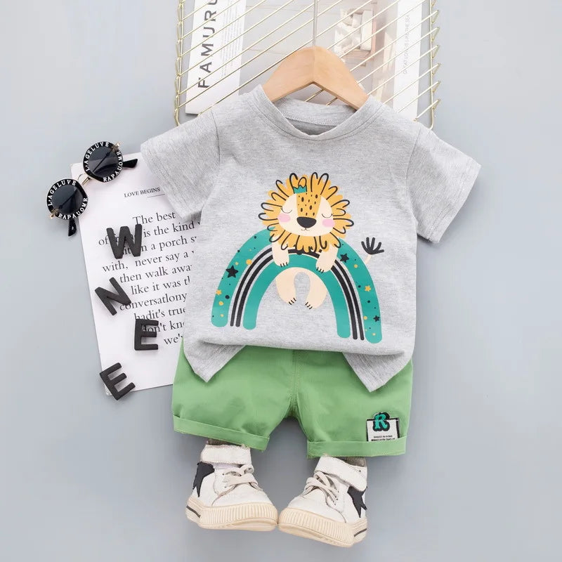 Sommer-Set für Jungen 0-5 Jahre – Löwenprint-Shirt + Shorts aus atmungsaktivem Baumwollstoff | WildSteps