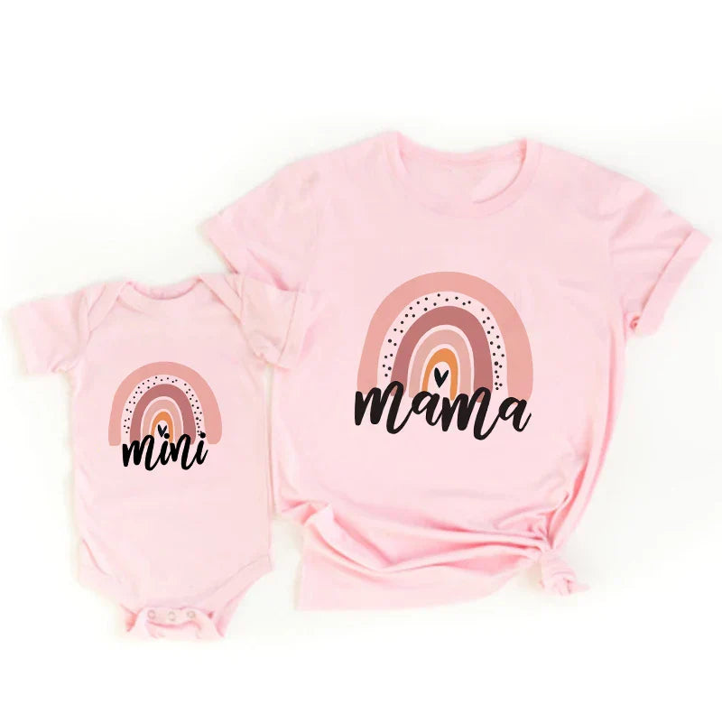Mama & Tochter Matching Set – Shirt & Strampler Outfit | Regenbogen Print